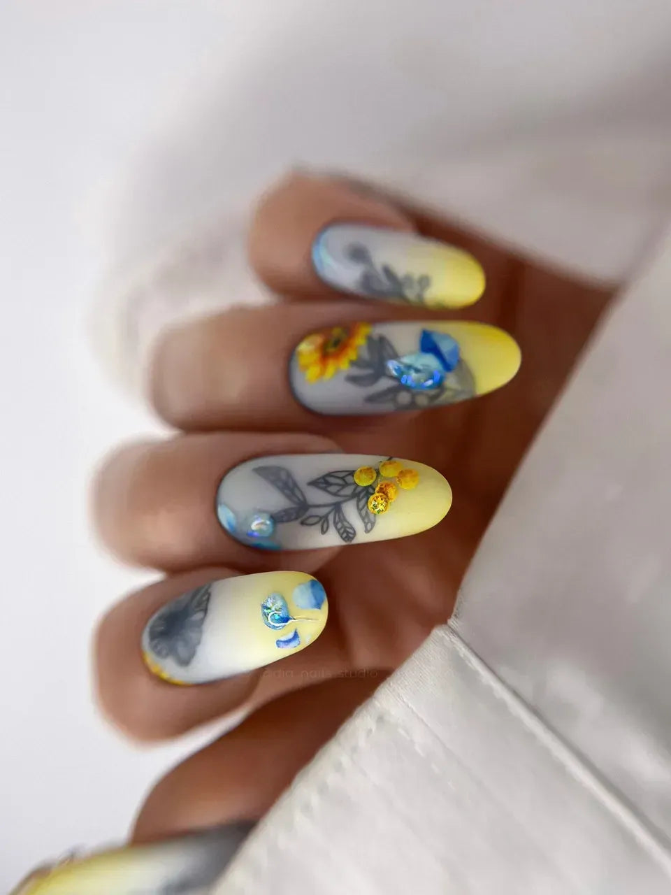 Nail slider decals on any background 069
